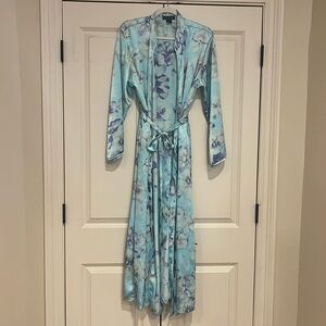 Halston polyester robe 1x belted with pockets